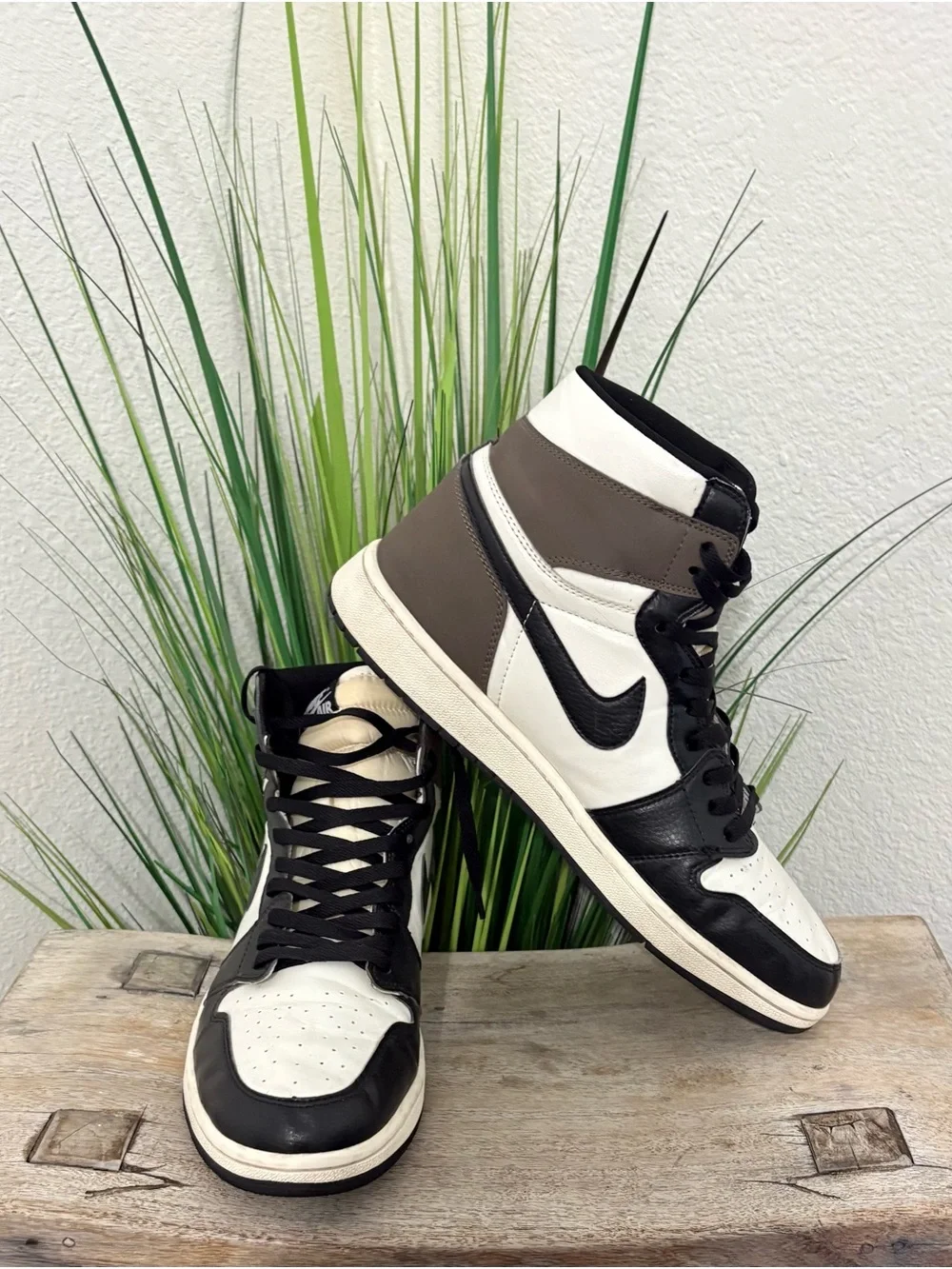 Air Jordan 1 Retro High Top OG Dark Mocha Sneakers